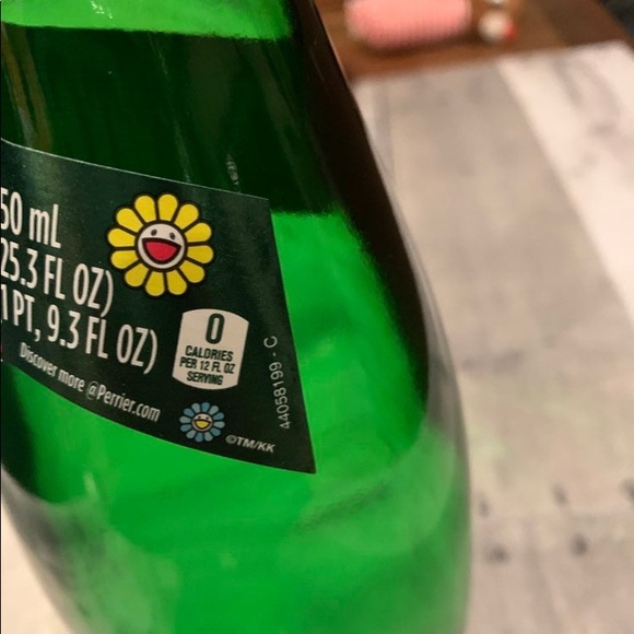 Rare PERRIER x MURAKAMI 750ml glass - Picture 2 of 4